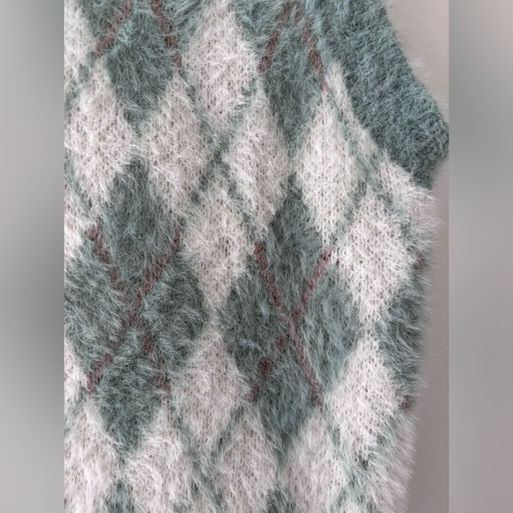William Rast Soft Short Hair Fur Argyle Pullover Oversized Sweater Vest Size M - Picture 8 of 10